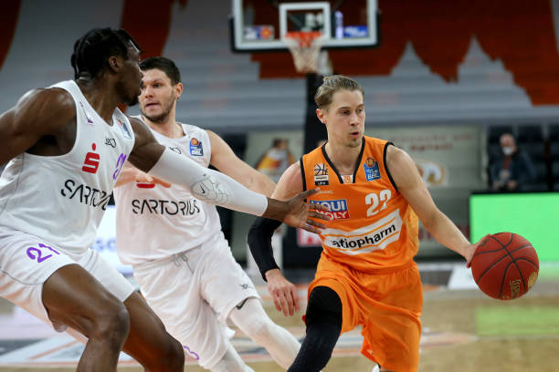 边锋快速突 边锋快速突